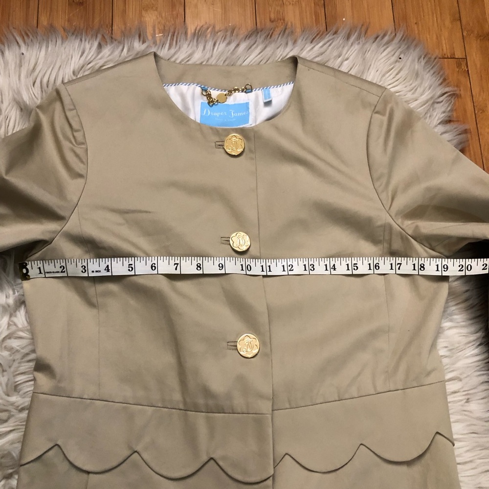 Draper James Scalloped Waist Gold Button Neutral Crew Neck Beige Trench Coat 10 - Picture 11 of 13